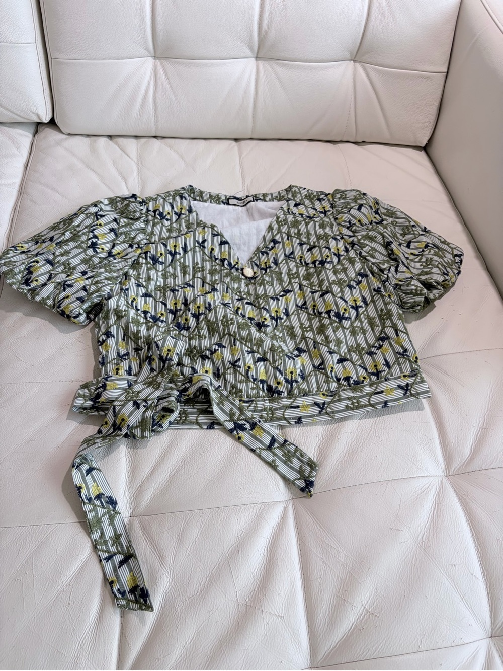 Floral Tie-Front V-Neck Crop Top in Olive Green